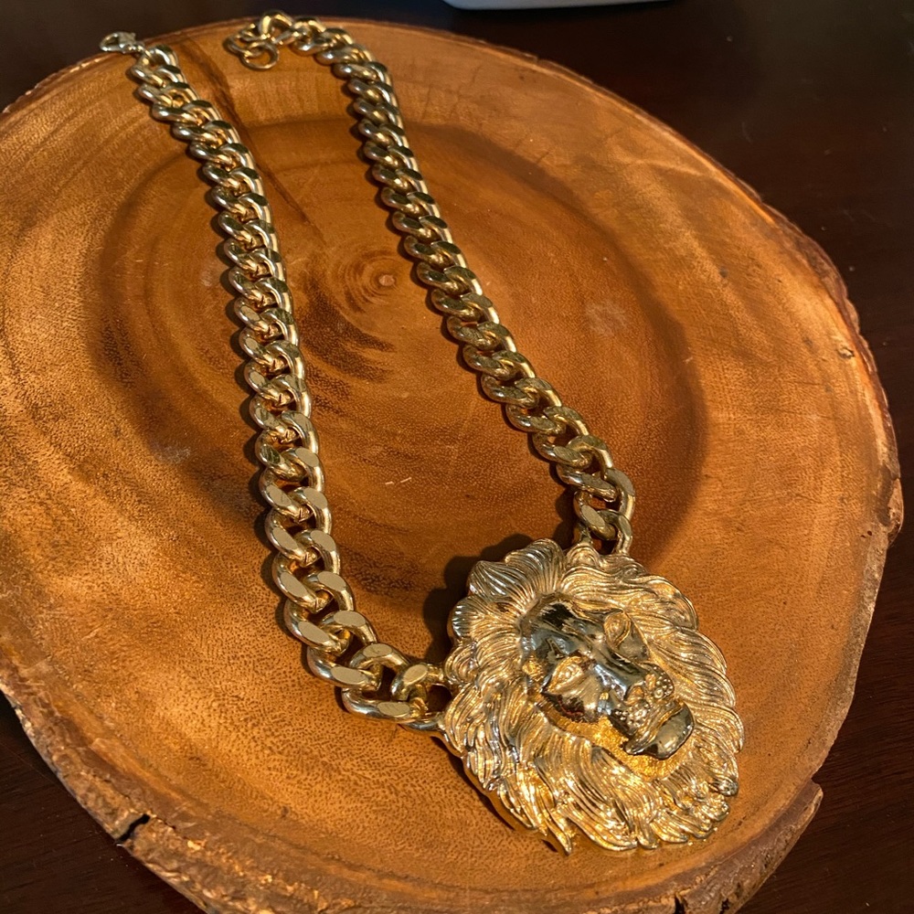 Costume jewelry ✨🦁
